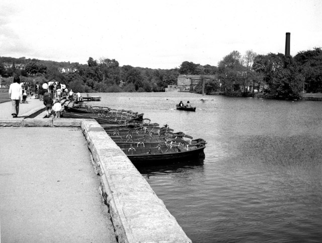 boats-on-river-wharfe